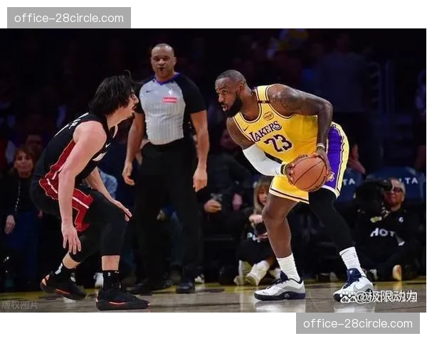詹姆斯可能重返骑士引热议 湖人薪资空间策略成关键 詹姆斯可能重返骑士引热议 湖人薪资空间策略成关键